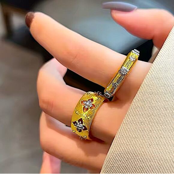 Four Leaf Clover Luxury Ring - Picture 3 of 5